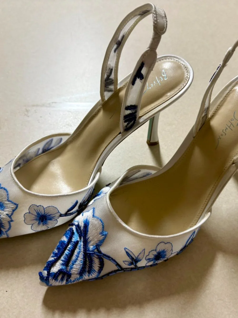Betsey Johnson White ＆ Mesh Pointed Toe Beaded Embroidery Slingback Pumps Heels - Picture 4 of 5